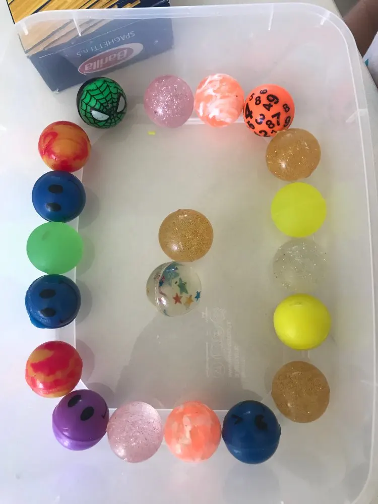 Забавные Игрушечные Мячи смешанный упругий шар сплошной плавающий прыгающий ребенок эластичный резиновый шар пинбол надувные мячи попрыгуны