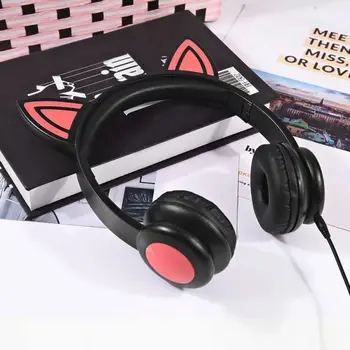 

LED Adjustable Wired Headphones Cat Ear Foldable Headphones With LED Flashing Lights Role-Playing For Children
