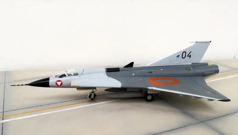 SAAB DRAKEN J350E Австрийские ВВС 04 1/72 литье под давлением модель самолета AV72