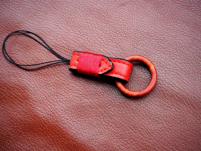 ordinary Handmade DIY wood Finger Ring Hand cowhide Rope FOR Leica SONY Fuji ricoh Olympus GR3 RX100M6 XT30 xa5 EPL9 Q2 digital camera - Цвет: ordinary