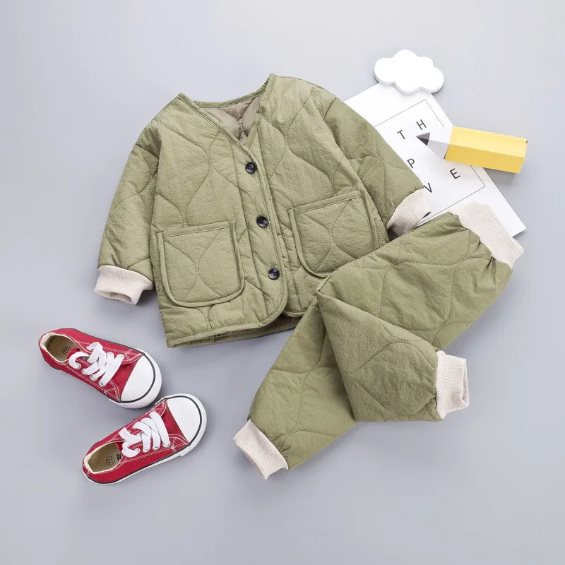TOPATY г. Зимняя одежда для маленьких мальчиков и девочек комплект одежды из хлопка и бархата для младенцев детский плотный теплый костюм Одежда для маленьких девочек - Цвет: Армейский зеленый