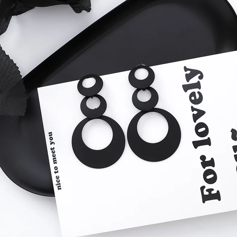 Minimalist Retro Black Earrings Normcore Collection Japan and Korea Hyperbole Geometric Circle Flower Stud Earrings Female Arete