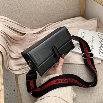 

Designer women's bag 2020 spring new Korean version of the trend of wild texture Messenger bag fashion shoulder small square bag