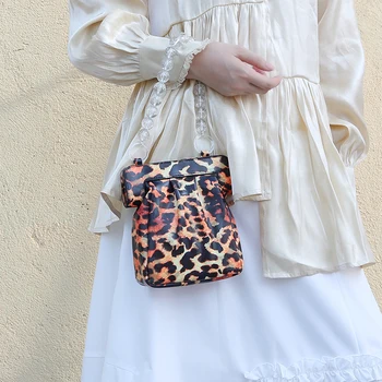 

Bolsa Feminina 2019 New Female Niche Designer Retro Fashion Leopard Beaded Handbag Women Messenger Bags