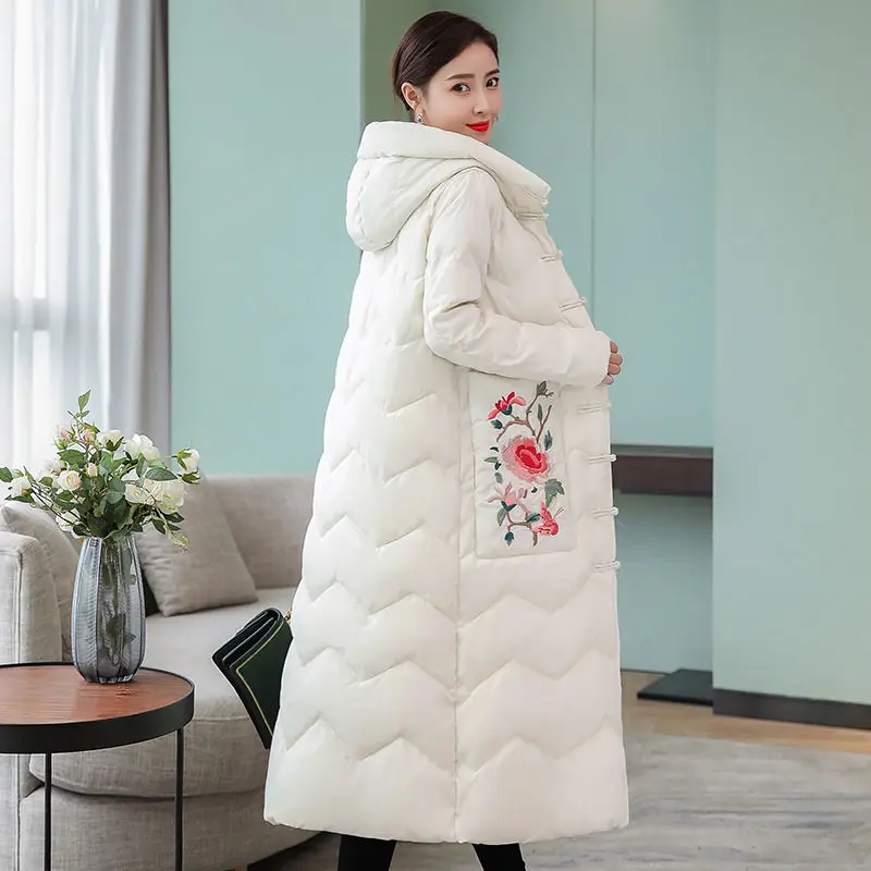 Зимняя женская куртка с вышивкой размера плюс 5XL, винтажное пальто с капюшоном, женские хлопковые мягкие зимние куртки, длинные парки, пальто C5713