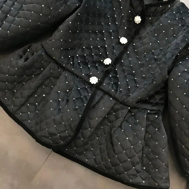 Новинка, зимняя стеганая Женская куртка с блестящими блестками и алмазной пряжкой