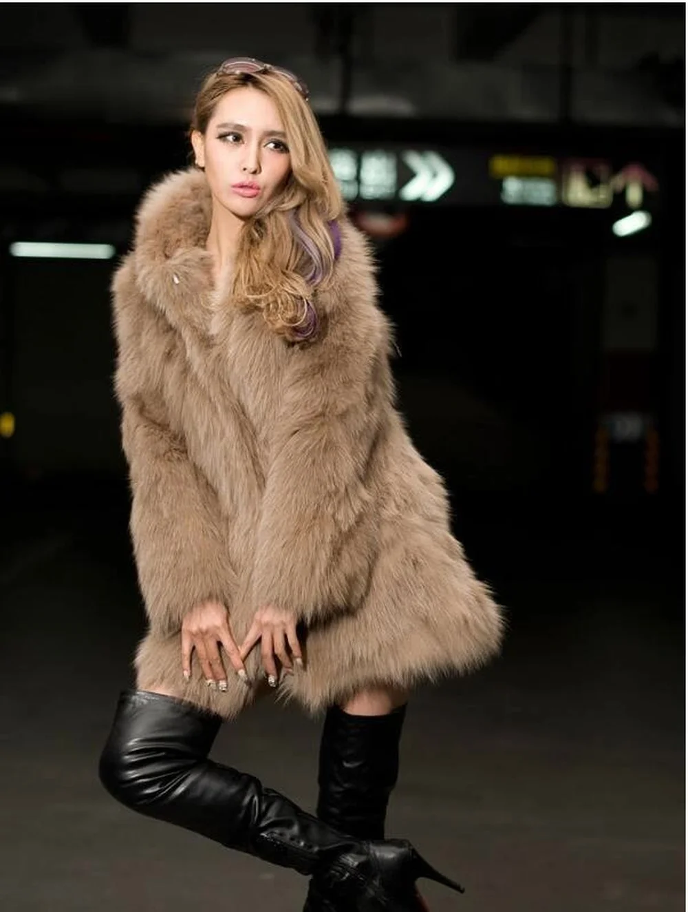 

2021 Autumn High Quality Wind Imitation Fox Fur Long Section with Fur Coat Warm Winter Coat Female New Fashion Clothing