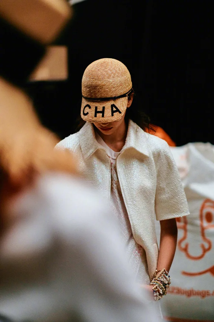 14170180755_1973660410