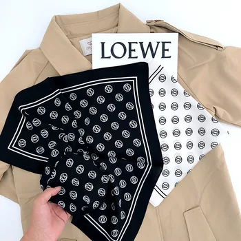 

2020 New Hijab Winter Brand 100% Mulberry Silk Small Square Scarf Female Personality Scarves Professional Bandana Foulard