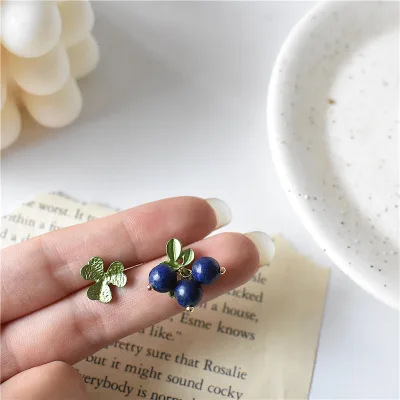 

Asymmetric Blueberry ear studs Korean fashion simple personality flower Earrings for women brincos fashion jewelry mujer earring