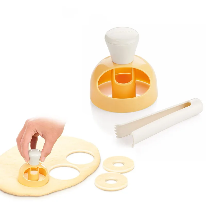 

2PCS American-Style Large with Dip Clamp Donuts Mold Bakeware Indentation Cookie Cutter Plastic Hollow mian bao mo