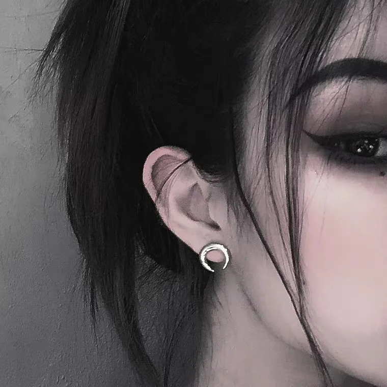 Korean Fashion Cool Handsome Retro Moon Crescent Ear Studs Earrings Men's Trendy Dark Versatile Personality Women's Earrings