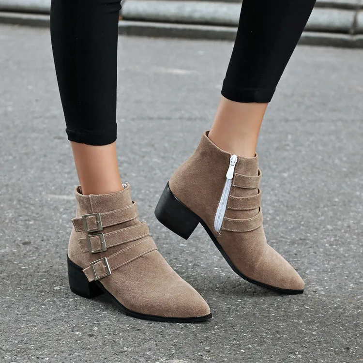 

Big Size 11 12 13 14 15 16 17 Fashion Trend of British Retro-styled Button Shoes with Big Heel and Low Heel Side Zipper Belts