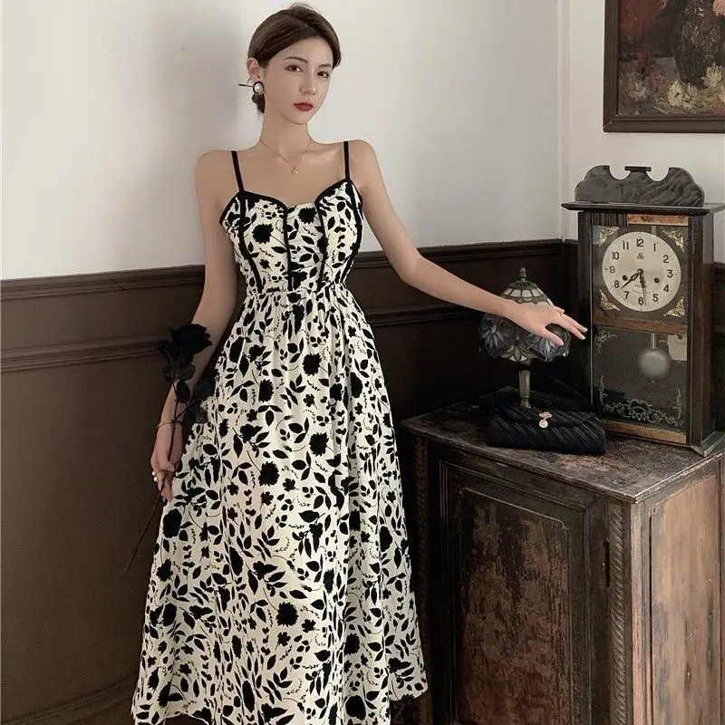 

Light mature fashion age-reducing suspender skirt 2021 summer new style waist slimming all-match temperament mid-length dress