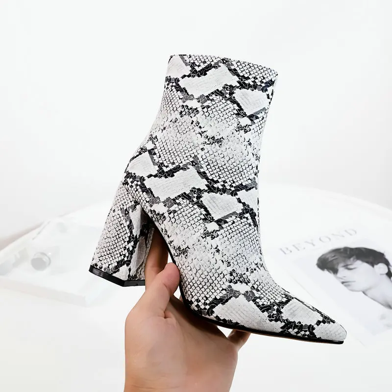 Snake print Осенне-зимние ботильоны женская обувь с острым носком Модные женские ботинки из лакированной кожи на высоком квадратном каблуке обувь на молнии - Цвет: Snake print