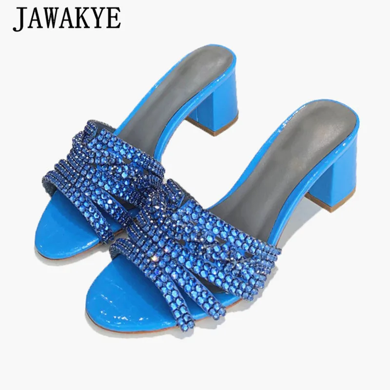 

Роскошные брендовые бриллиантовые массивные каблуки, женские боковые блестящие модельные мюли с открытым носком и кристаллами, высококачественные вечерние сандалии стразы для женщин