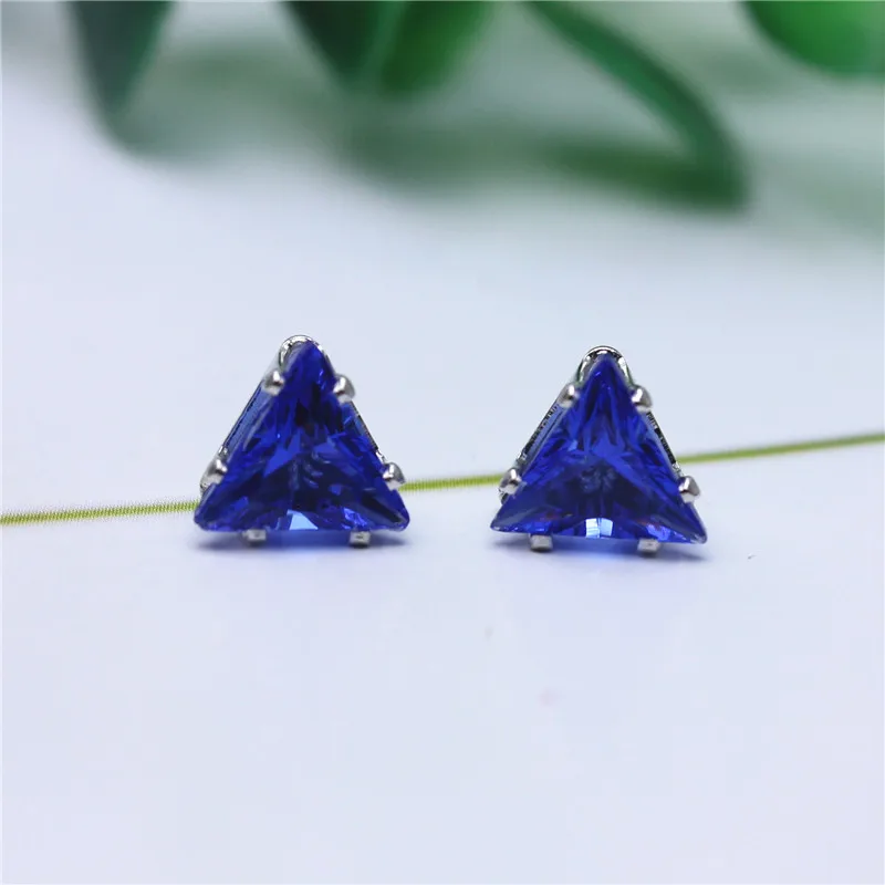 

Hot Selling classic jewelry 8mm Imitation Zircon Resin triangle gold stud earrings 16 color Statement earring for woman
