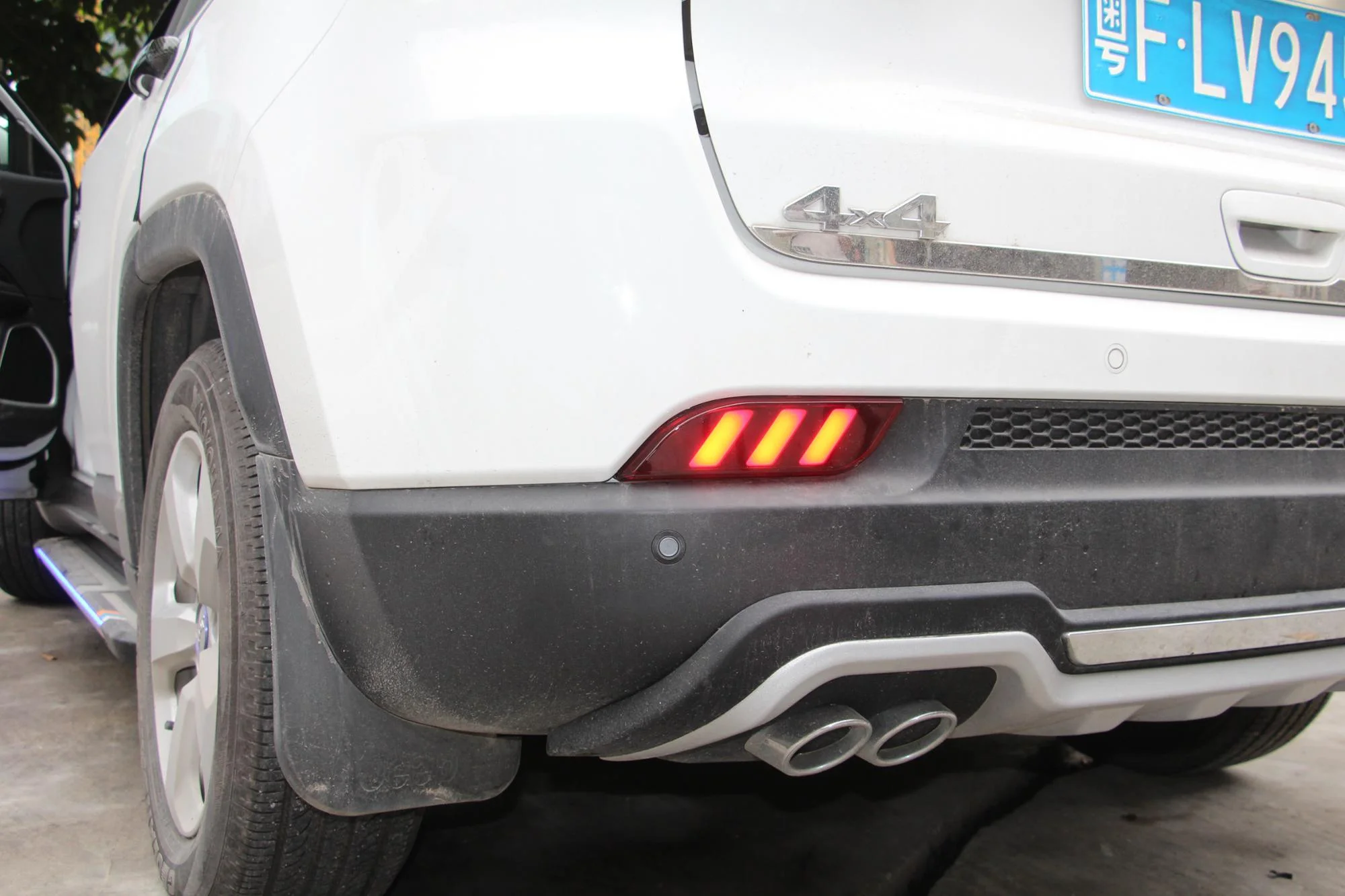 2 шт. светодиодный заднего бампера отражатель туман светильник s для Jeep Compass-, вождение, бордовый и стоп-сигнал светильник отражатель 2-в-1 функции