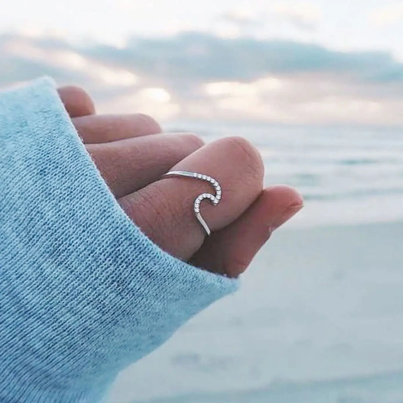 

High quality Elegant Micro-inlaid Wavy zircon ring for Women Simple and stylish Wave dainty ring jewelry gift