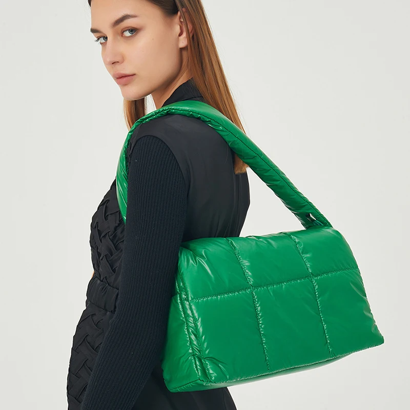 2021 nuove borse e borsette in vernice riempita di piumino cuscino d'aria cuciture reticolari borsa a tracolla Messenger ascellare semplice