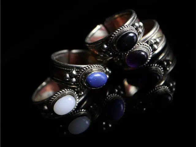 Винтажные металлические кольца для девочек, медные инкрустированные мульти бусы, золотые кольца R131