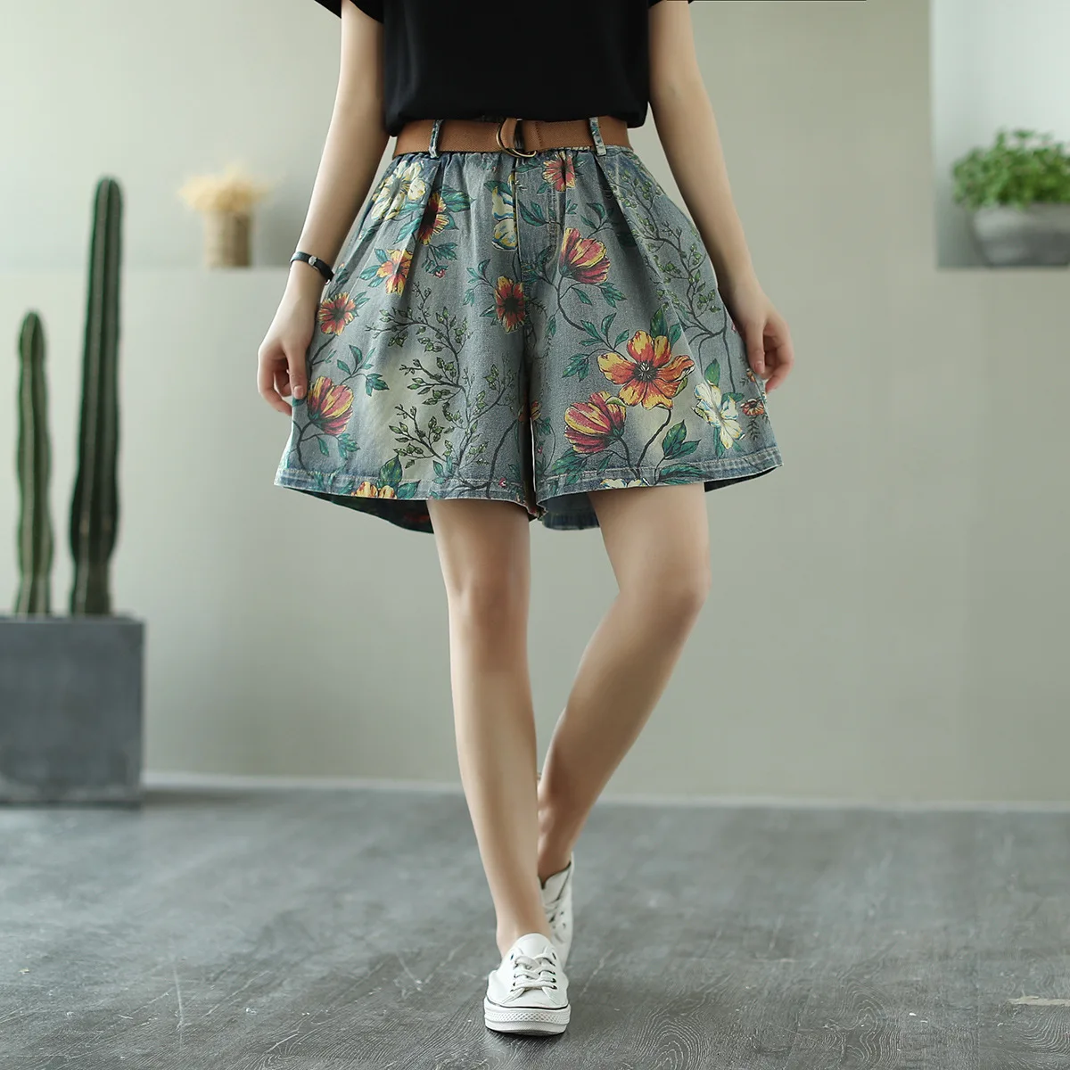 

2020 Summer New Vintage Printed Denim Shorts Elastic Waist Floral Print Loose Casual Wide Leg Jeans Shorts with Sashes Plus Size