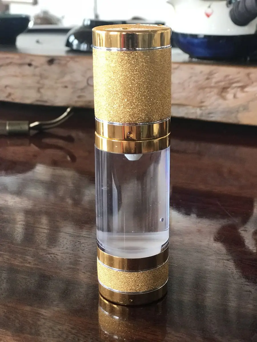 

New Quantum Energy Sub-Packed Portable Water Small Empty Bottle Deep Moisturizing Skin Beauty Spray Bottle