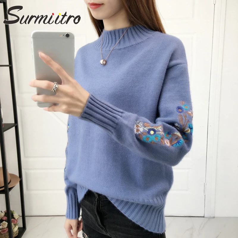Цена женский вязаный свитер с цветочной вышивкой SURMIITRO, половина водолазки, синий цвет длинного рукава джемпер в корейском стиле для женщин осен...