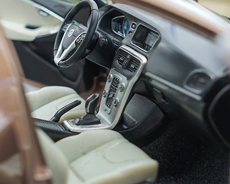 1:18 Volvo V40 сплав модель автомобиля статические металлические модельные автомобили оригинальная коробка для подарков коллекция