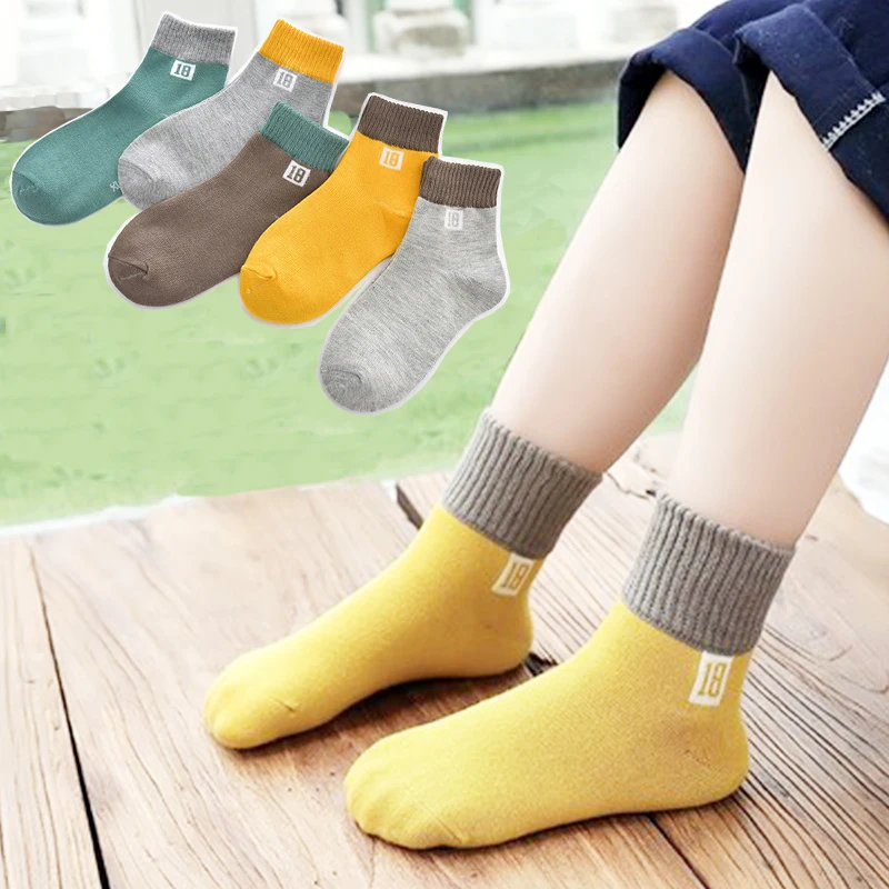 1 pieza = 5 pares de algodón de los niños calcetines estudiante calcetines piso NIÑOS Calcetines de otoño invierno primavera niños y niñas Multi Color Sock
