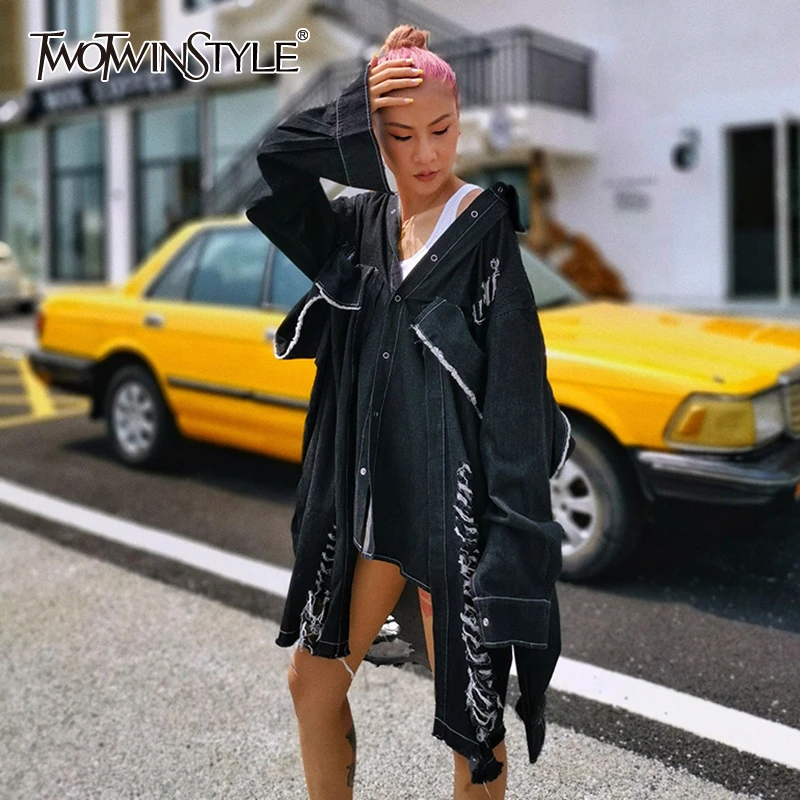 TWOTWINSTYLE выдалбливают Лоскутные джинсовые пальто для женщин воротник с лацканами с длинными рукавами уличная Женская куртка осень Мода Новинка