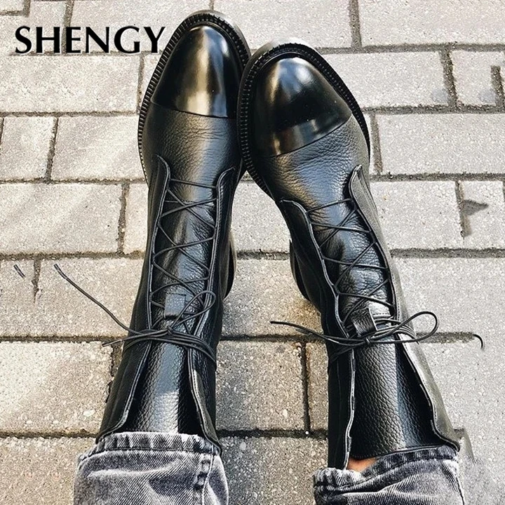 SHENGY/; ботинки из лакированной кожи на плоской подошве в британском стиле; черные ботинки с острым носком; красивые ботинки martin в байкерском стиле; женские ботинки