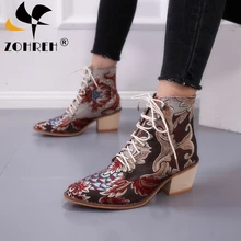 Женские ботинки в стиле ретро; ботильоны в байкерском стиле с принтом; женская обувь; Новинка года; женские ботинки на высоком каблуке с вышивкой; Размеры 35-43