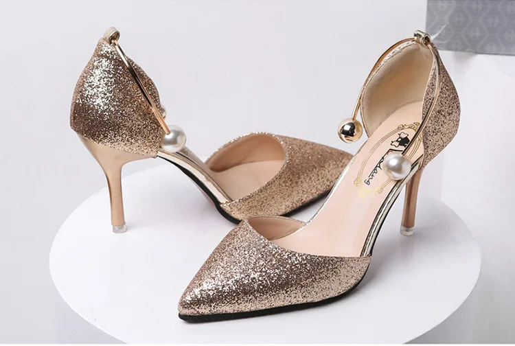 Элегантные блестящие женские туфли-лодочки; блестящий золотистый Серебристый цвет; коллекция года; пикантные туфли с острым носком на высоком каблуке; женские свадебные вечерние туфли с ремешком на щиколотке