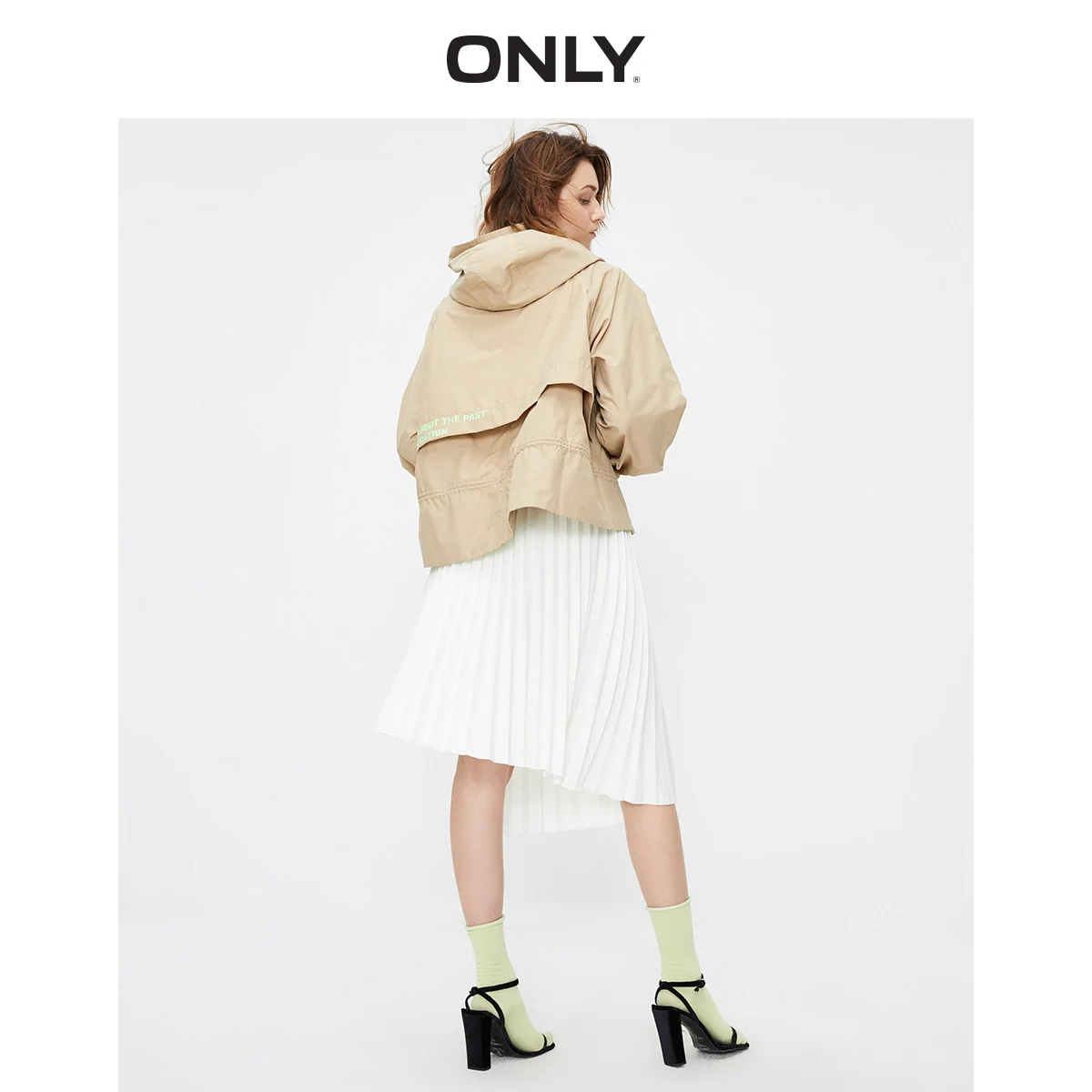 Ideal Women's Loose Fit Printed Short Jacket 119336526