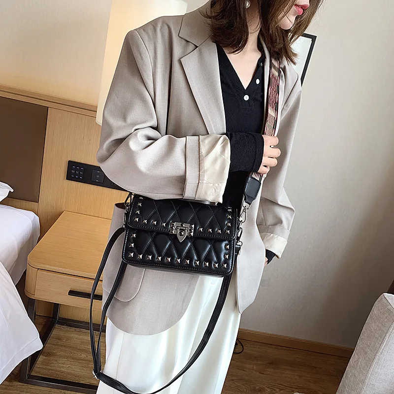 

New Arrival Bag Women's Korean-style New Style Fashion Wide-Strap Rhombus Shoulder Bag Versitile Fashion Embroidery Shoulder Squ