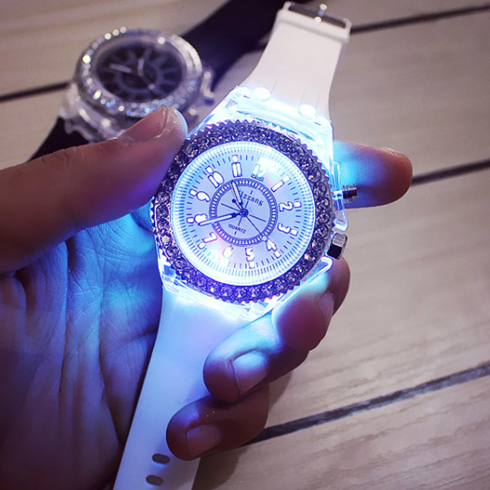 

Led Flash Luminous Women Watch Personality Trends Students Lovers Jellies Woman Men's Watches 7 Color Light WristWatch