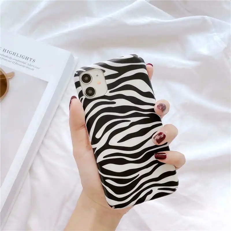 

Cute White Black Cow Zebra Hard PC Phone Case For iphone 11 Pro XR XS Max X Matte Back Cover For iphone 7 8 6 6S Plus Cases