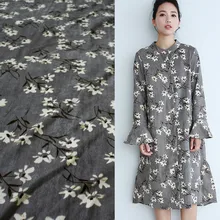 Половина метра осень зима хлопок вельвет ткань со свежим белым цветочным принтом для пальто платье одежда материал T942