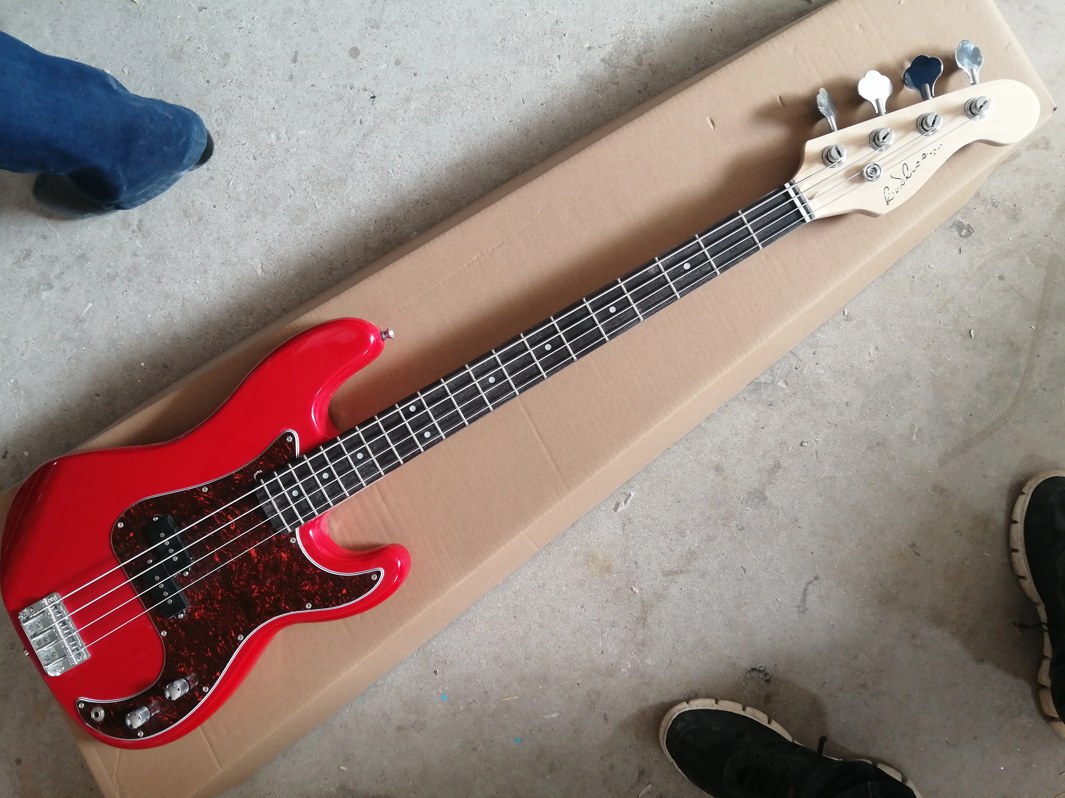 

Electric bass guitar/2019 new PB bass guitar/guitar in china/more color/free shipping