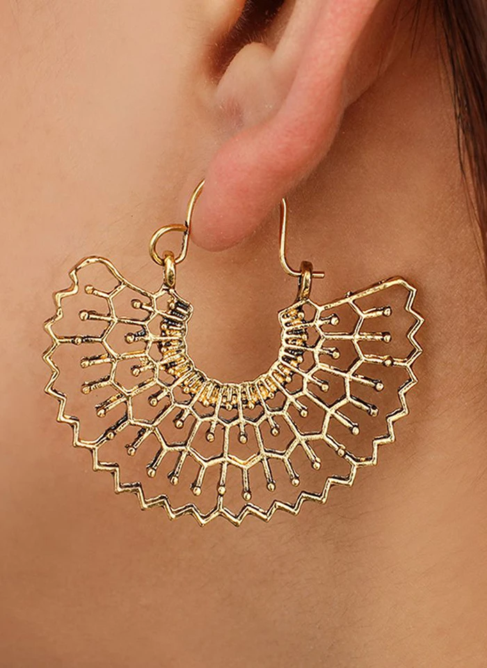 

B 2019 New Women Alloy Gold Silver Simple Spider Web Semicircular Pattern c Word Carved Water Drop Fan Shape Stud 5CM Earrings