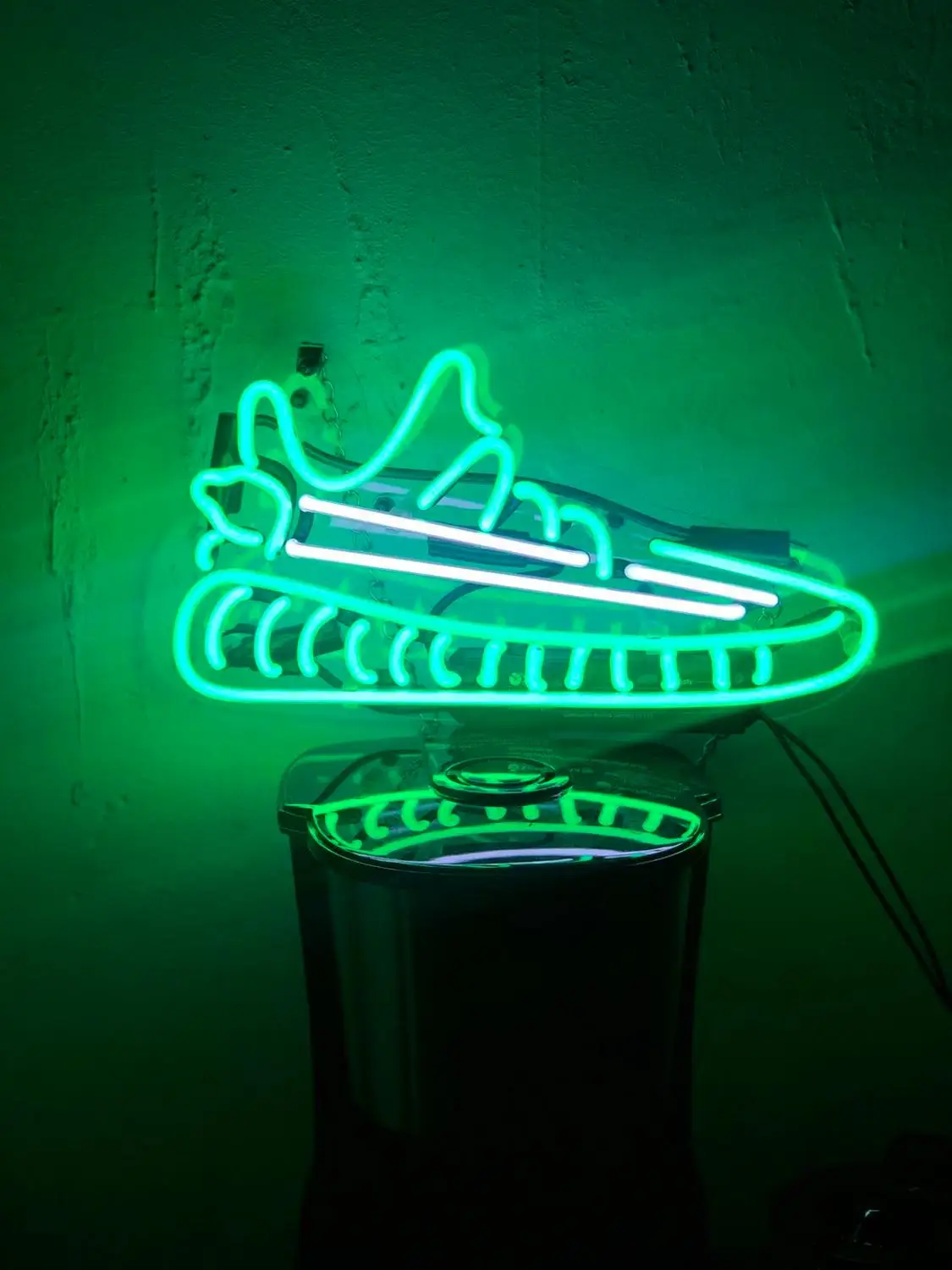 

HD004 SHOES YEZZY GREEN AND WHRITE Neon Light Custom Neon Sign