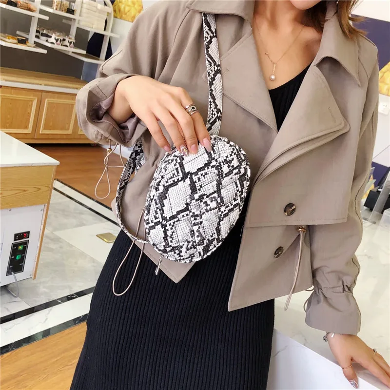 

Snakeskin Print Women's Wallet Chest Pack 2019 New Style Europe And America Fashion Circle Bag Oblique Bag