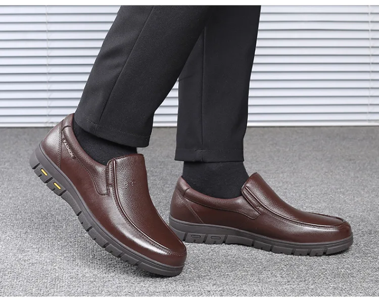 2020 New High Quality Soft Cow Leather Men's Shoes Man Brown Business Dress Shoes Classic Round toe Moccasins Zapatos Hombre