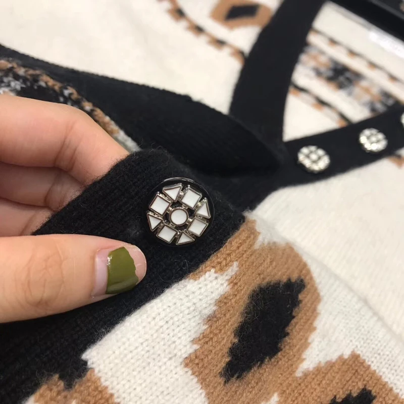 Fashion Thin Cashmere Cardigans Sweater for Women V-Neck High Quality Lady Elegant Sweater New Women Sweater
