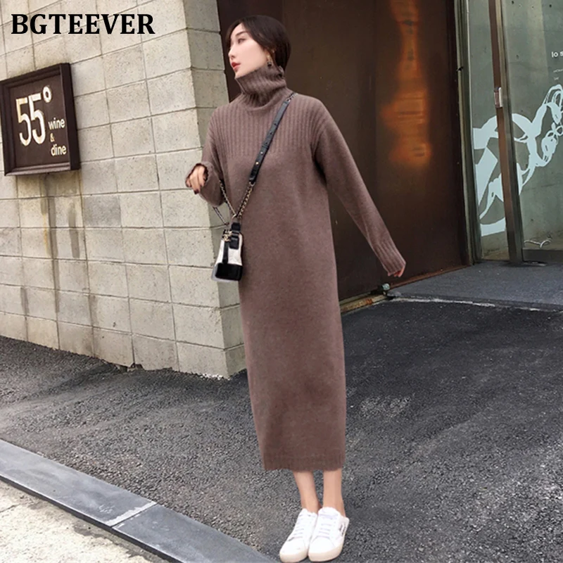 Женское прямое платье-свитер с высоким воротником плотное стрейчевое