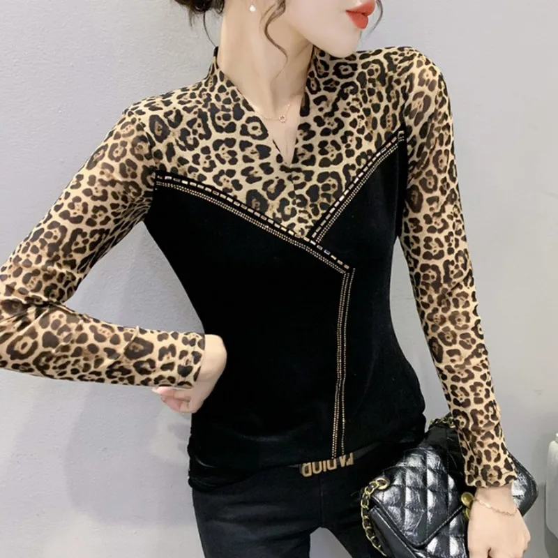

#8414 Spring Autumn Velvet Spliced Mesh Leopard T Shirt Women Diamonds V Neck Sexy Casual Vintage T Shirt Female Long Sleeve