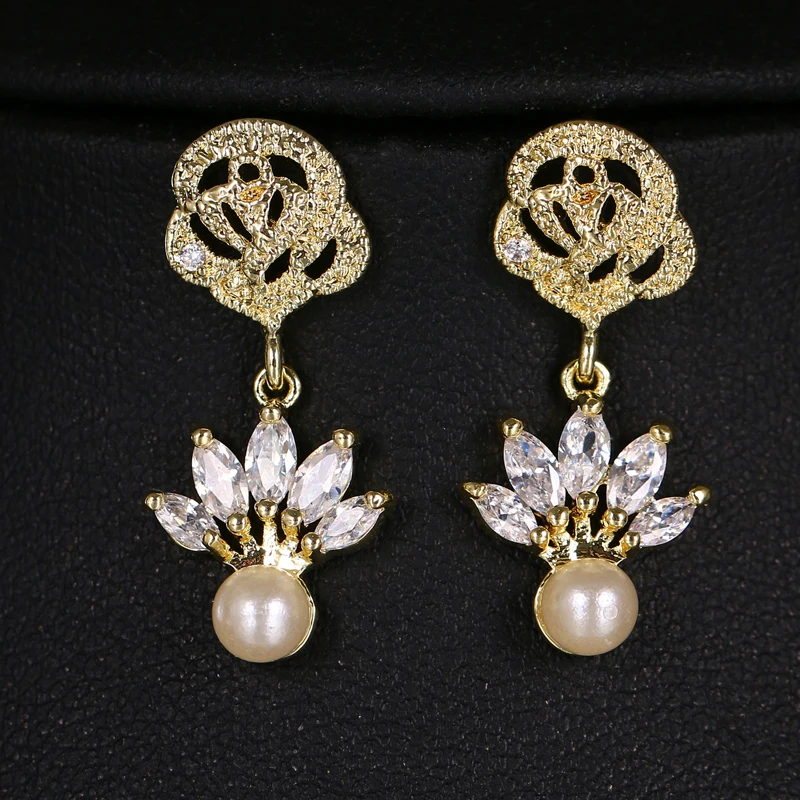Bettyue New Arrival For Female Fashion Statement Sparking Rose-shape With Pearl Cubic Zircon Shiny Earring In Popular Party
