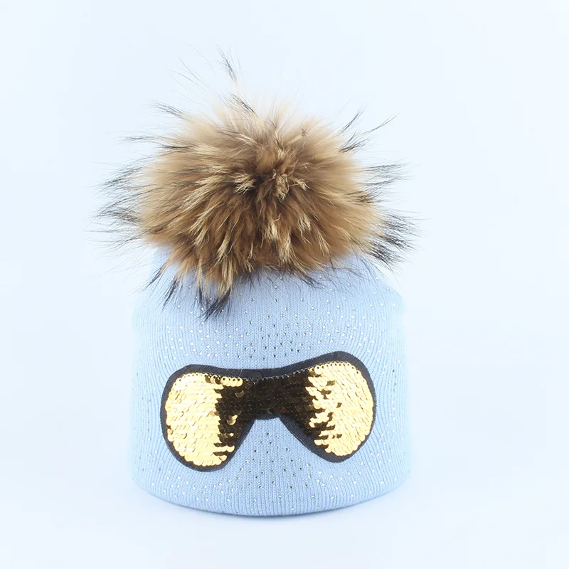 Blue natural fur Детские зимние Шапки Тёплая куртка с Стразы шапочка для мальчиков и девочек, детская одежда, брюки, шапочка, хлопковая толстой вязки для Beanie Hat Baby унисекс Кепки - Цвет: Blue natural fur