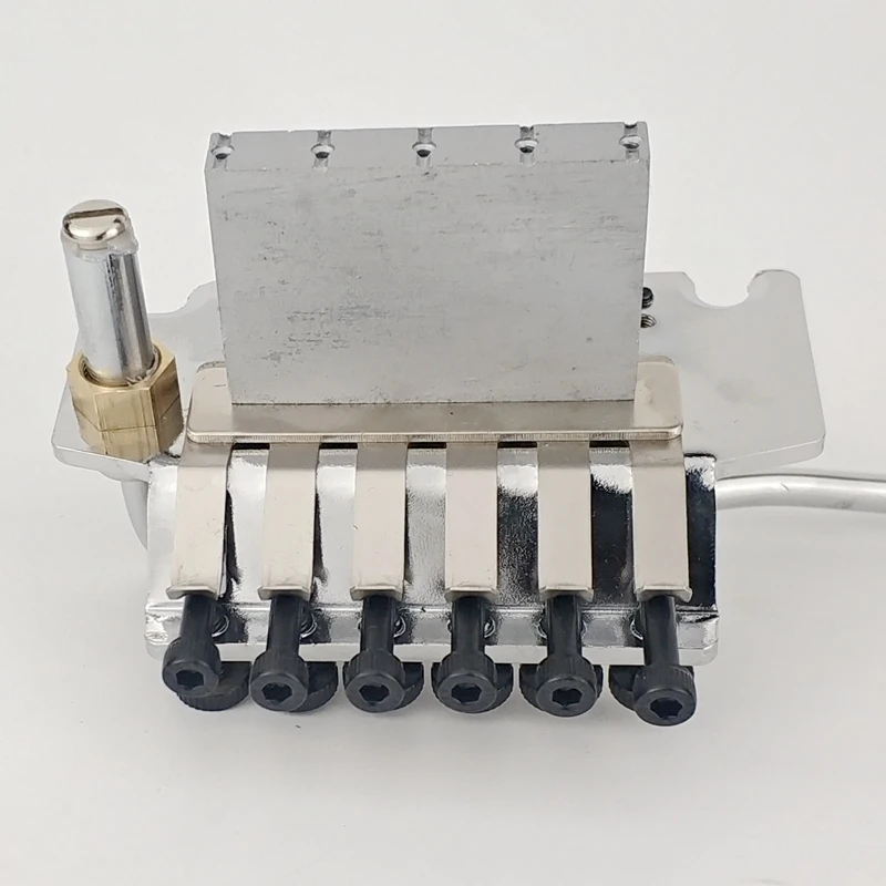 Wilkinson WODL1 lizenzierte 6-saitige E-Gitarre mit doppelter Verriegelung, Tremolo-System, Brücke, 42 mm R2-Sattel, Chrom-Silber – Detail 4